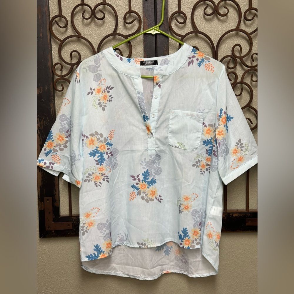 LOVEU.DEAR short sleeve floral vneck top